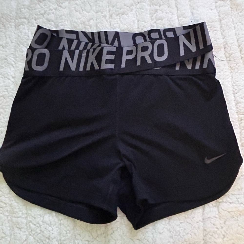 Nike Pros size medium like new